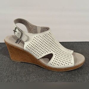 Earth Women's White Peep-Toe Sandals/size 7M